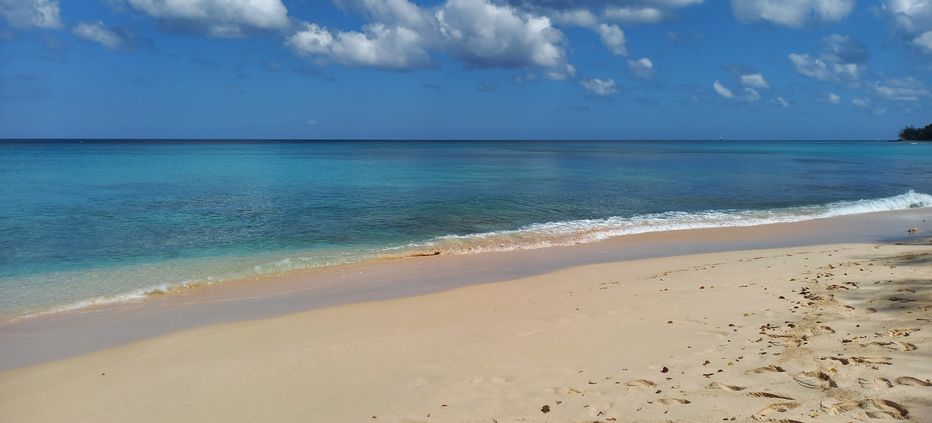 Calms waters and soft sands at Batts Rock Beach