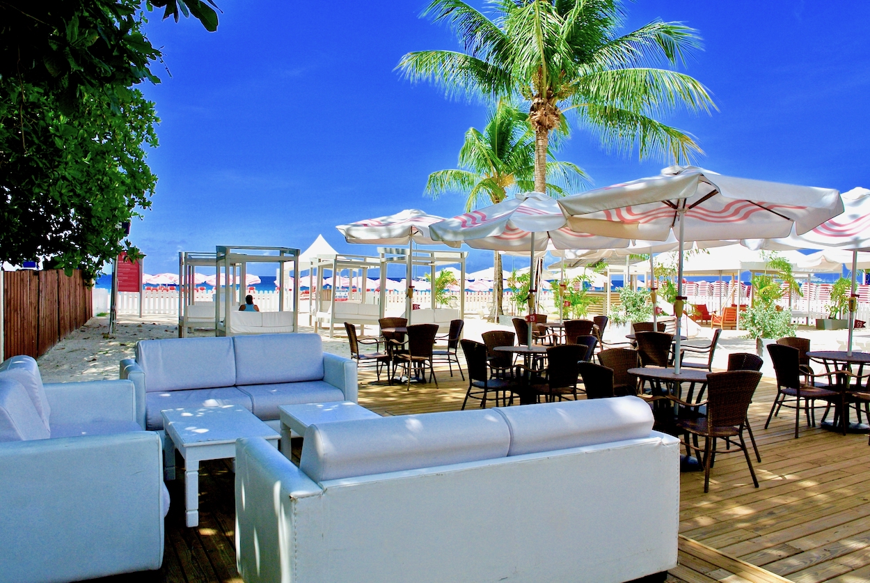 Barbados Vacationers Enjoy Virgin Holidays Beach Check-in - Barbados