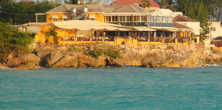 Clifftop dining at Champers