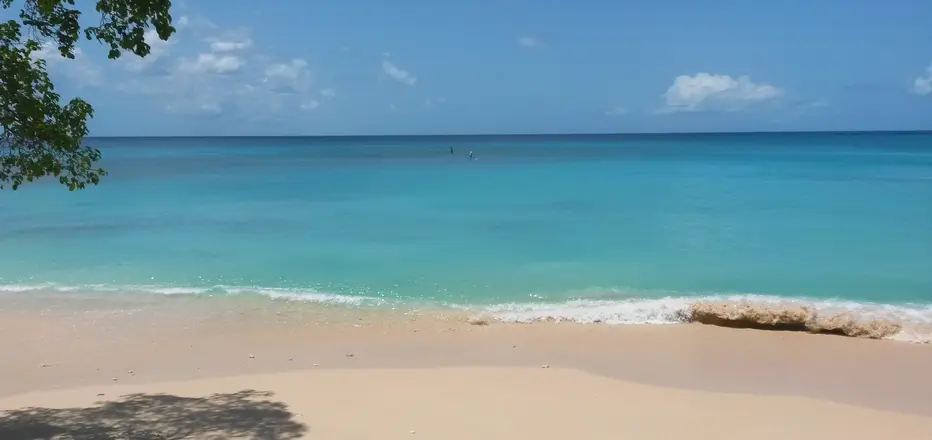 Tranquil turquoise seas at Batts Rock