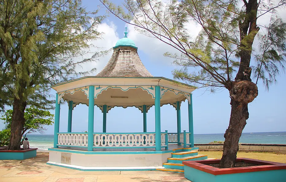View of the Hastings Rocks bandstand with turquoise ocean waters in the background