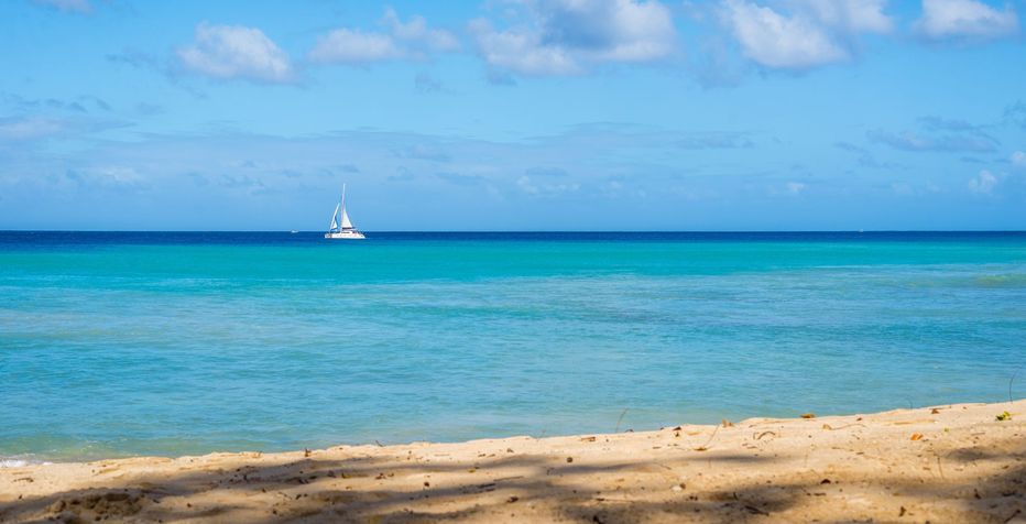 Turquoise waters along Heywoods Beach