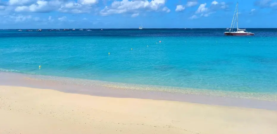 Turquoise waters and golden shores in Holetown