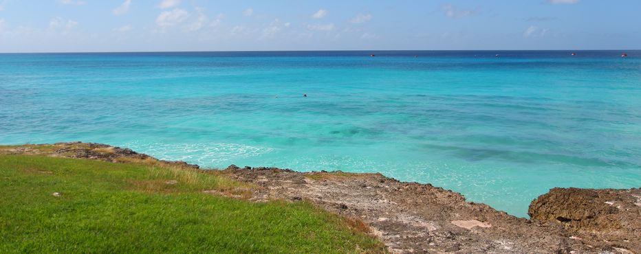 Clifftop view of turquoise waters at Miami Beach